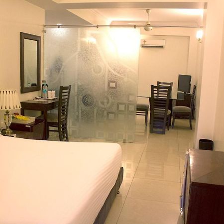 Hotel Bluestone กาเซียบัด ภายนอก รูปภาพ