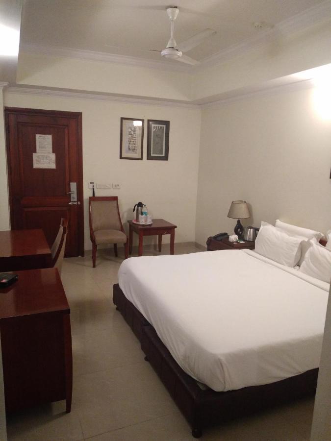 Hotel Bluestone กาเซียบัด ภายนอก รูปภาพ