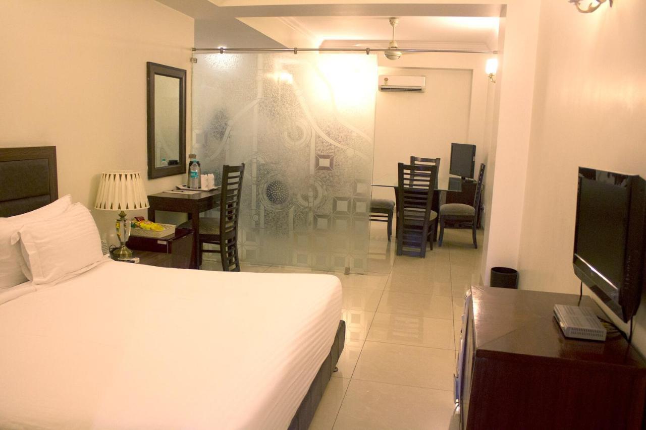 Hotel Bluestone กาเซียบัด ภายนอก รูปภาพ